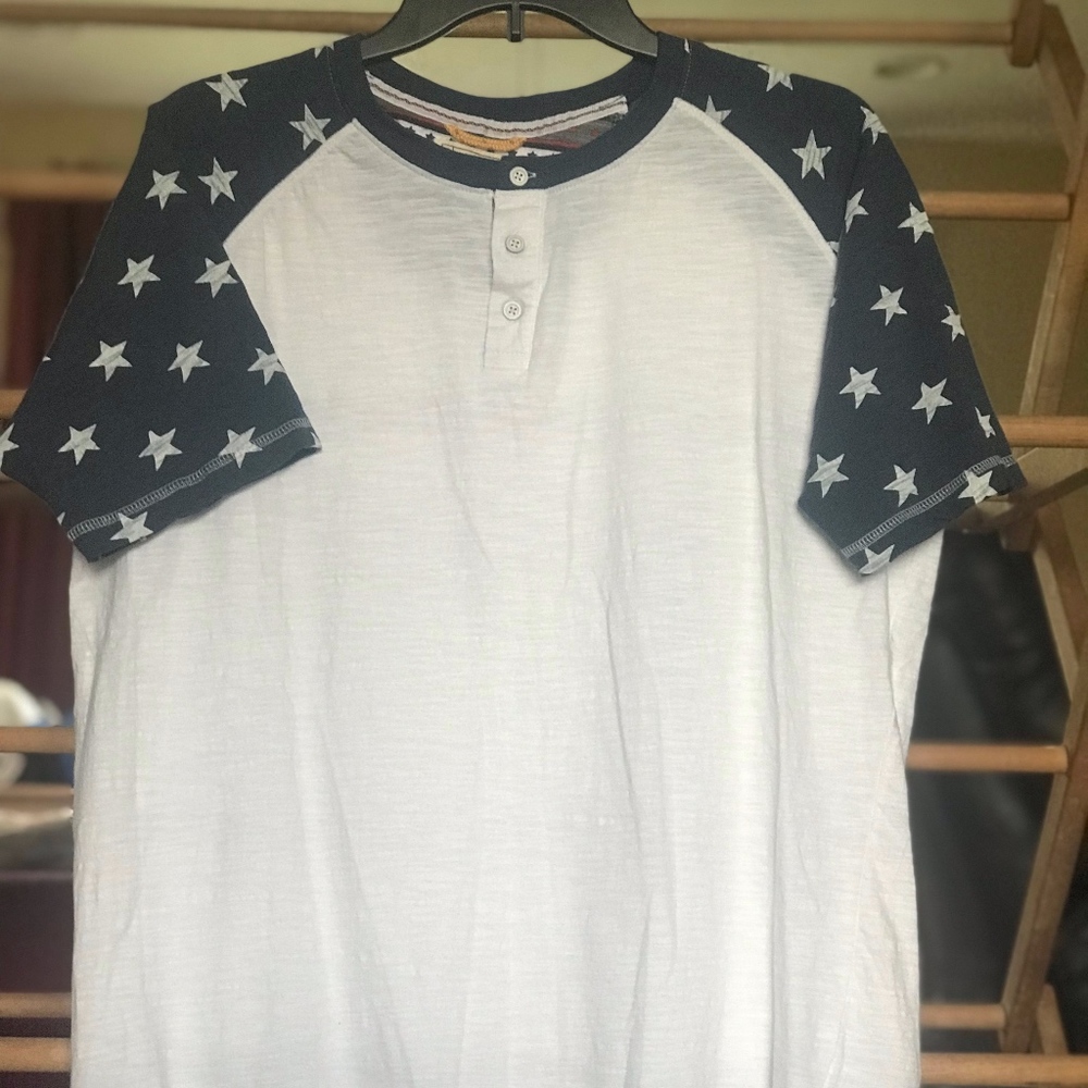 Free Planet Star Sleeve Tee